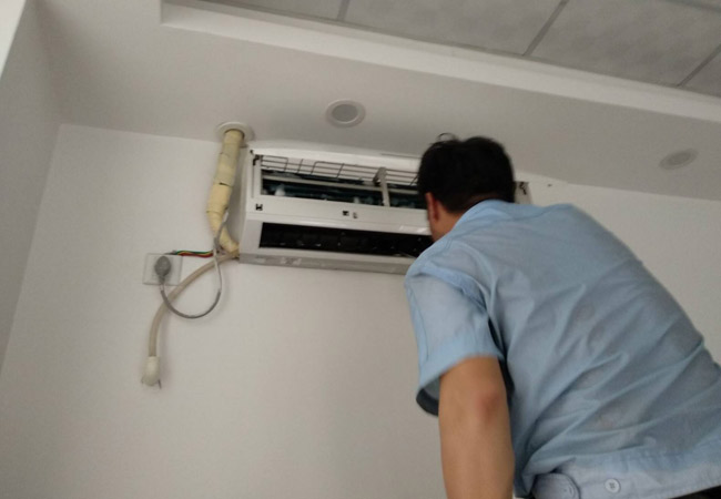 孝感家用空调维修方法.jpg